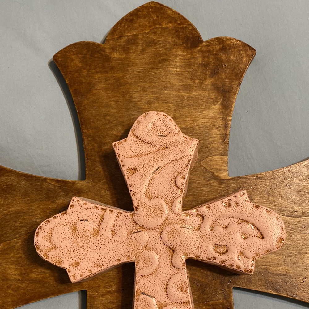 Wood and pink cross - Picture 8 of 9